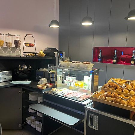 Hotel Du Triangle D'Or Париж Екстериор снимка