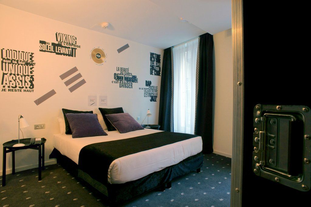 Hotel Du Triangle D'Or Париж Екстериор снимка